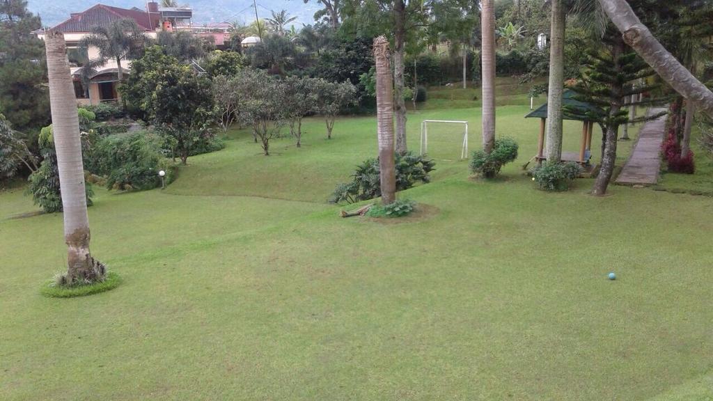 Le Villa Bougenville Bogor Exteriör bild